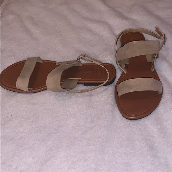 Sandals - Picture 2 of 3